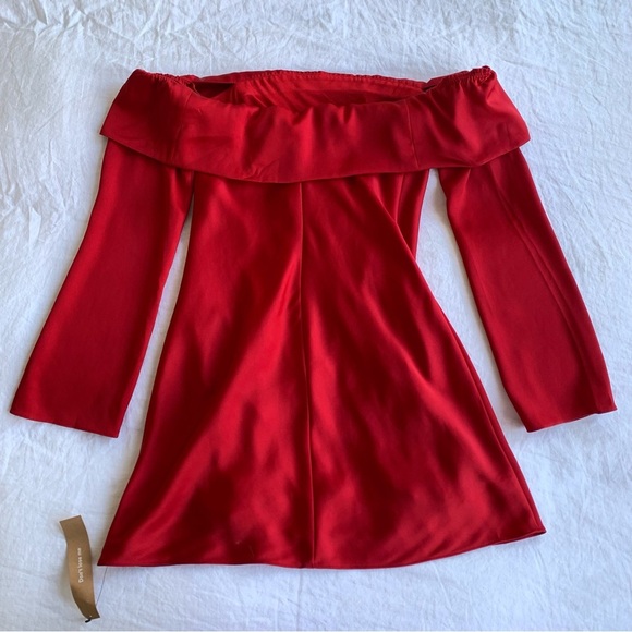 NWT Reformation Maves Satin Off Shoulder Long Sleeve Mini Dress Cherry Red - Picture 10 of 11